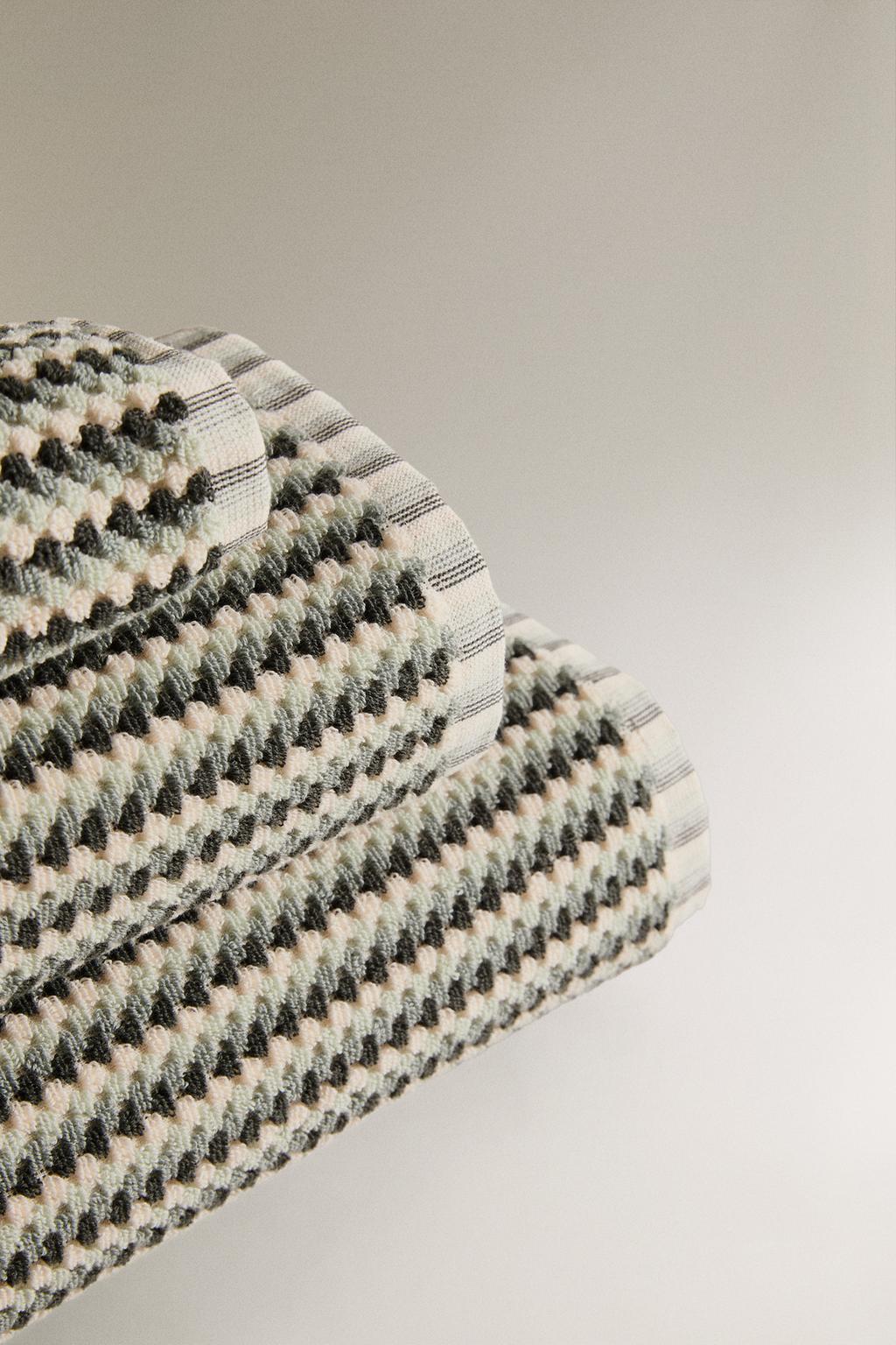 Хлопковое банное полотенце с геометрическим жаккардовым узором