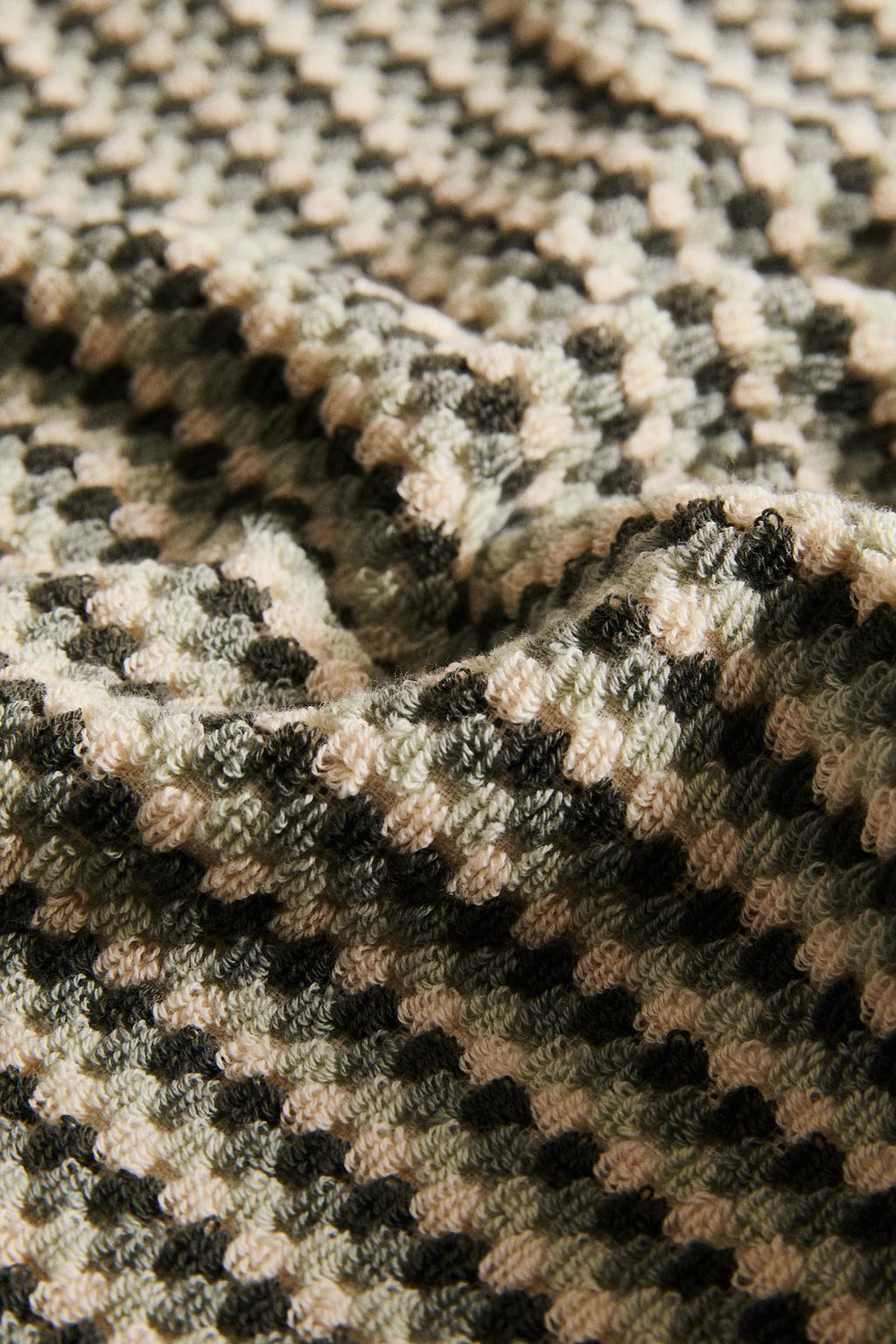 Хлопковое банное полотенце с геометрическим жаккардовым узором