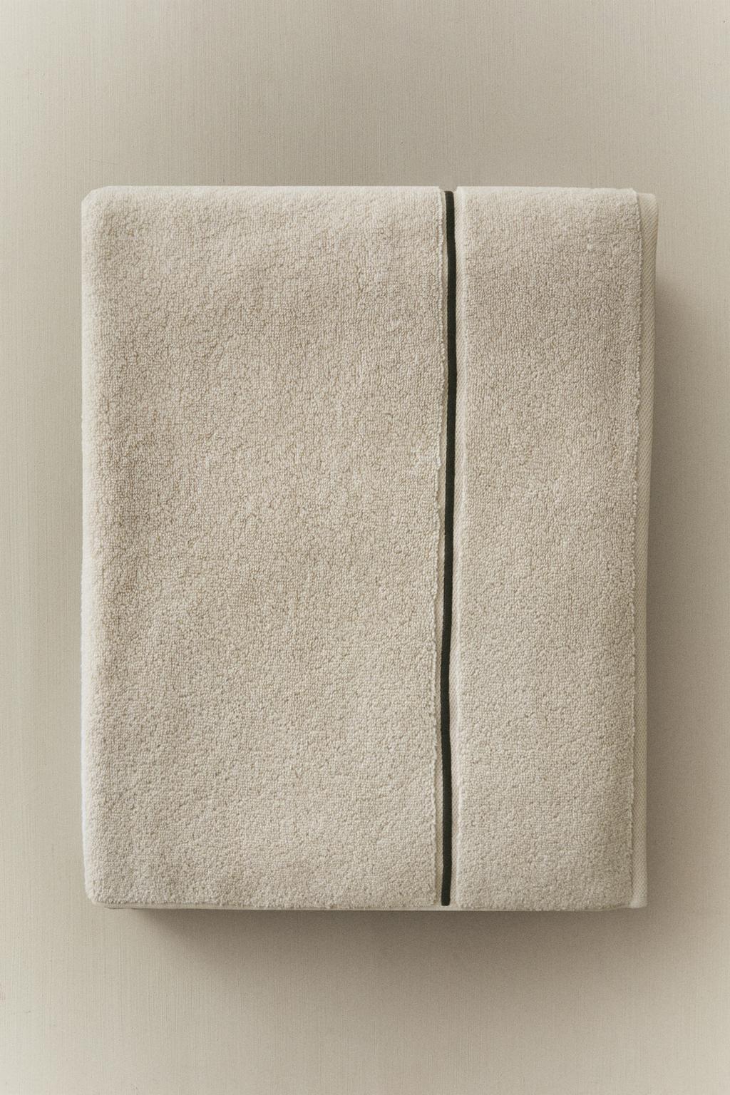 Полотенце для ванны с вышивкой по краю