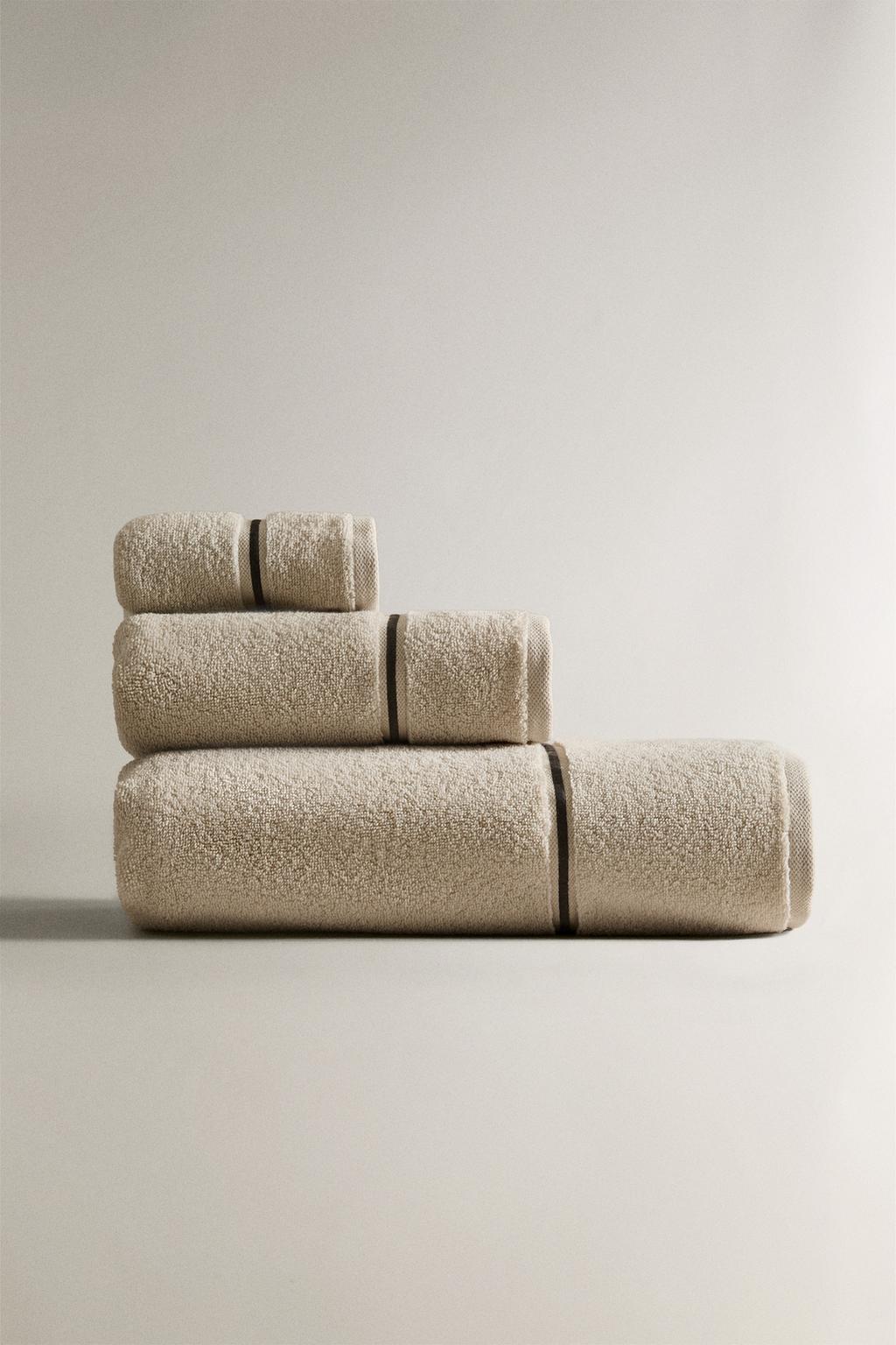 Полотенце для ванны с вышивкой по краю