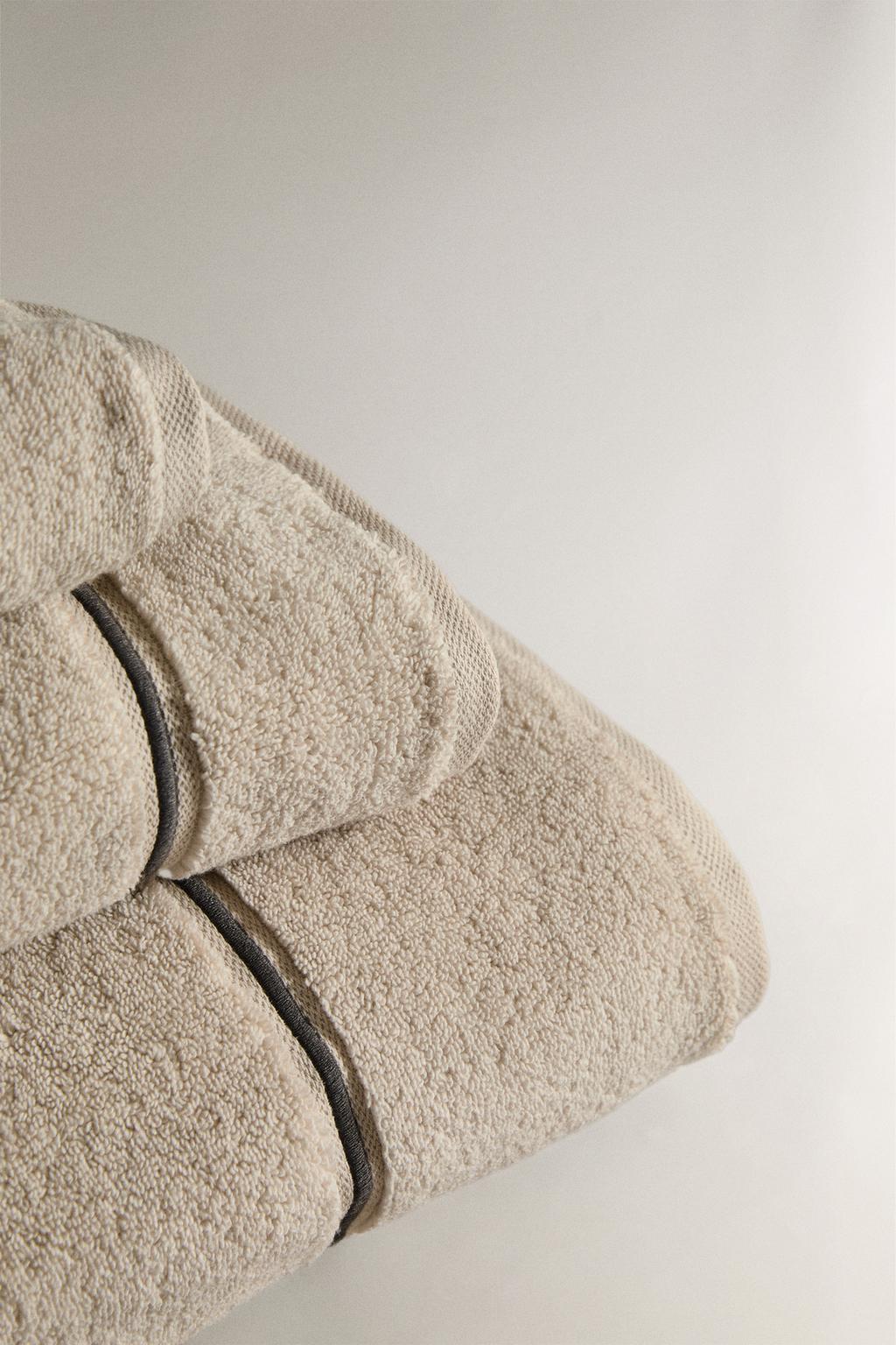 Полотенце для ванны с вышивкой по краю