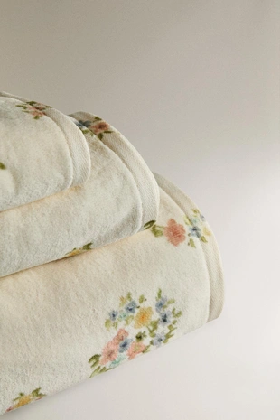 Велюровое полотенце с цветочным принтом- Заказать в России