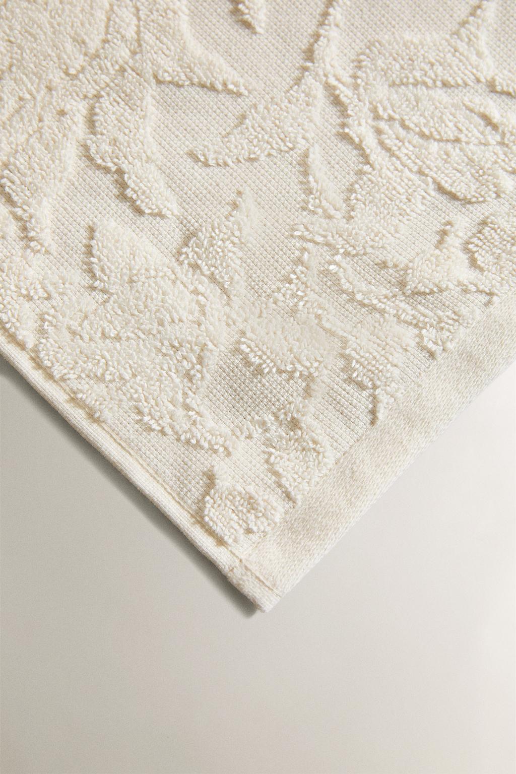 Полотенце для ванной с цветочным жаккардовым узором