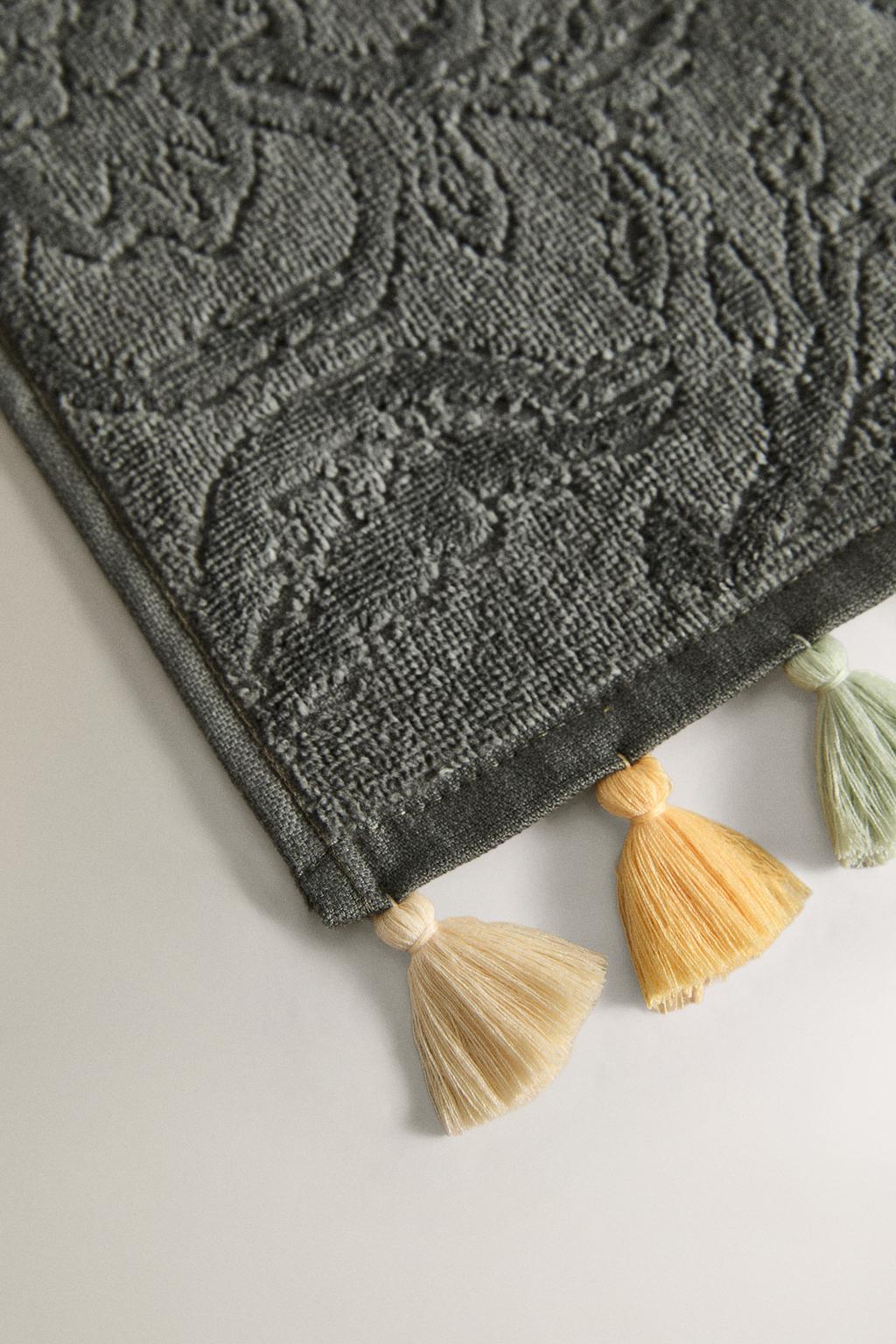 Хлопковое велюровое полотенце с жаккардовым узором и кисточками