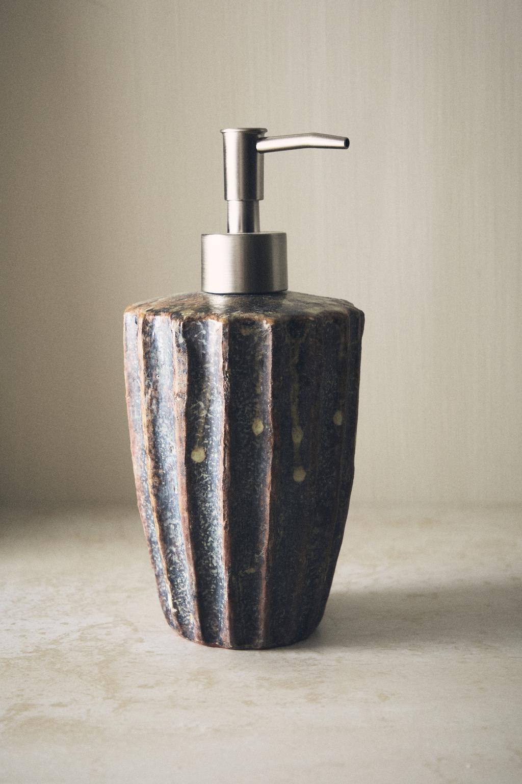 Диспенсер для мыла из терракоты с рельефным дизайном