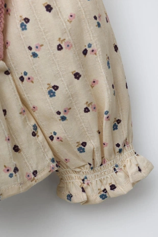 Рубашка с цветочным принтом и трикотажным жилетом- Заказать в России