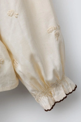 Рубашка с цветочной вышивкой и трикотажным жилетом- Заказать в России