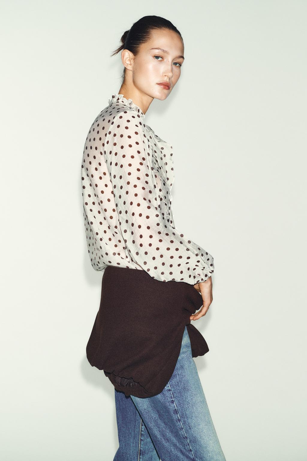 БЛУЗА В ГОРОШЕК С ВОЛАНАМИ