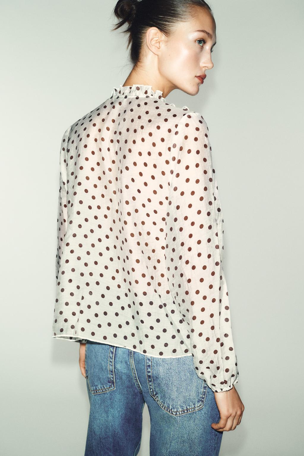 БЛУЗА В ГОРОШЕК С ВОЛАНАМИ