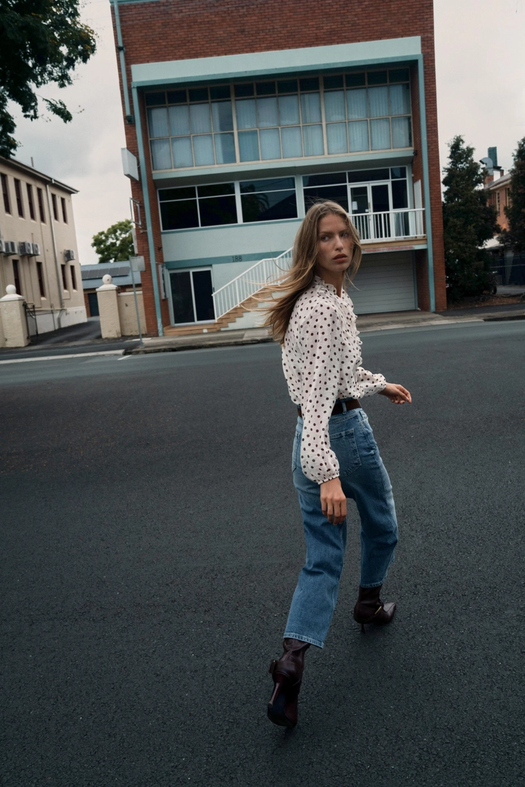 Блуза с оборками и горошками