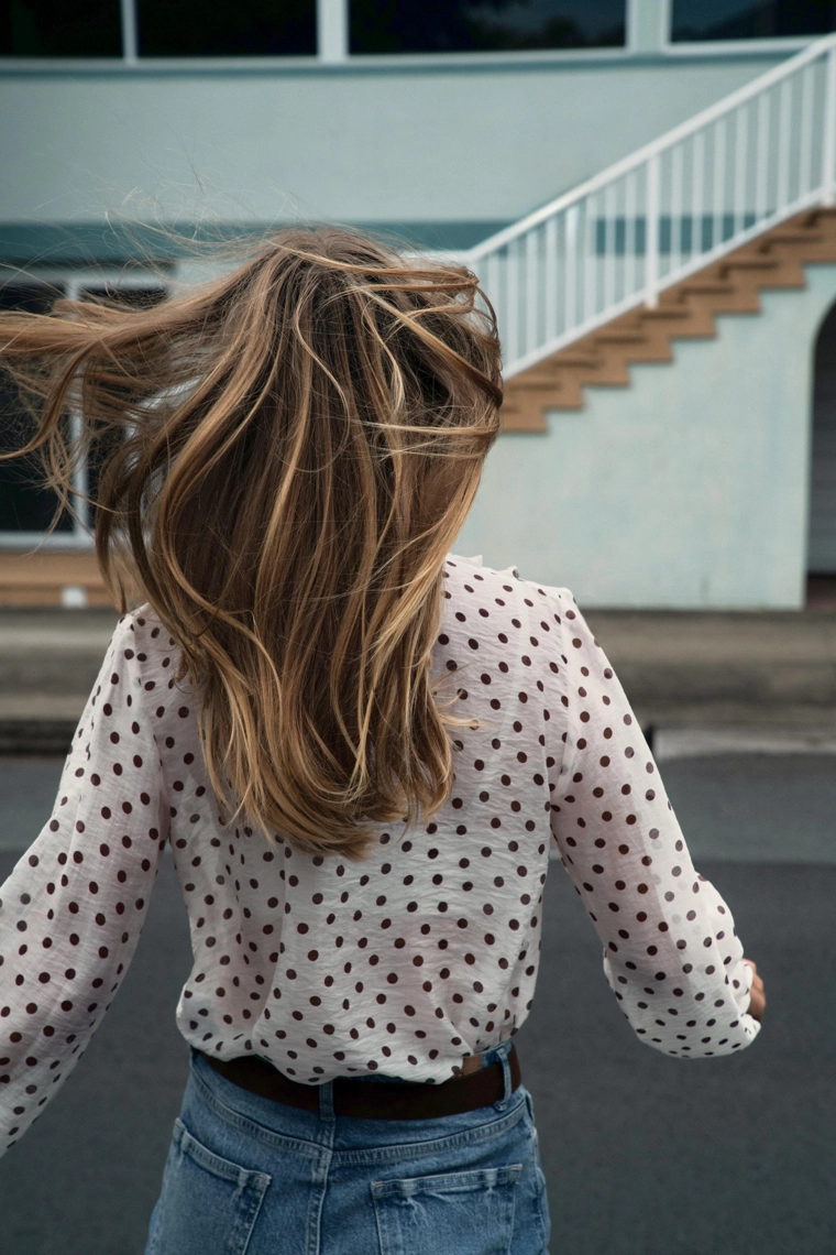 Блуза с оборками и горошками