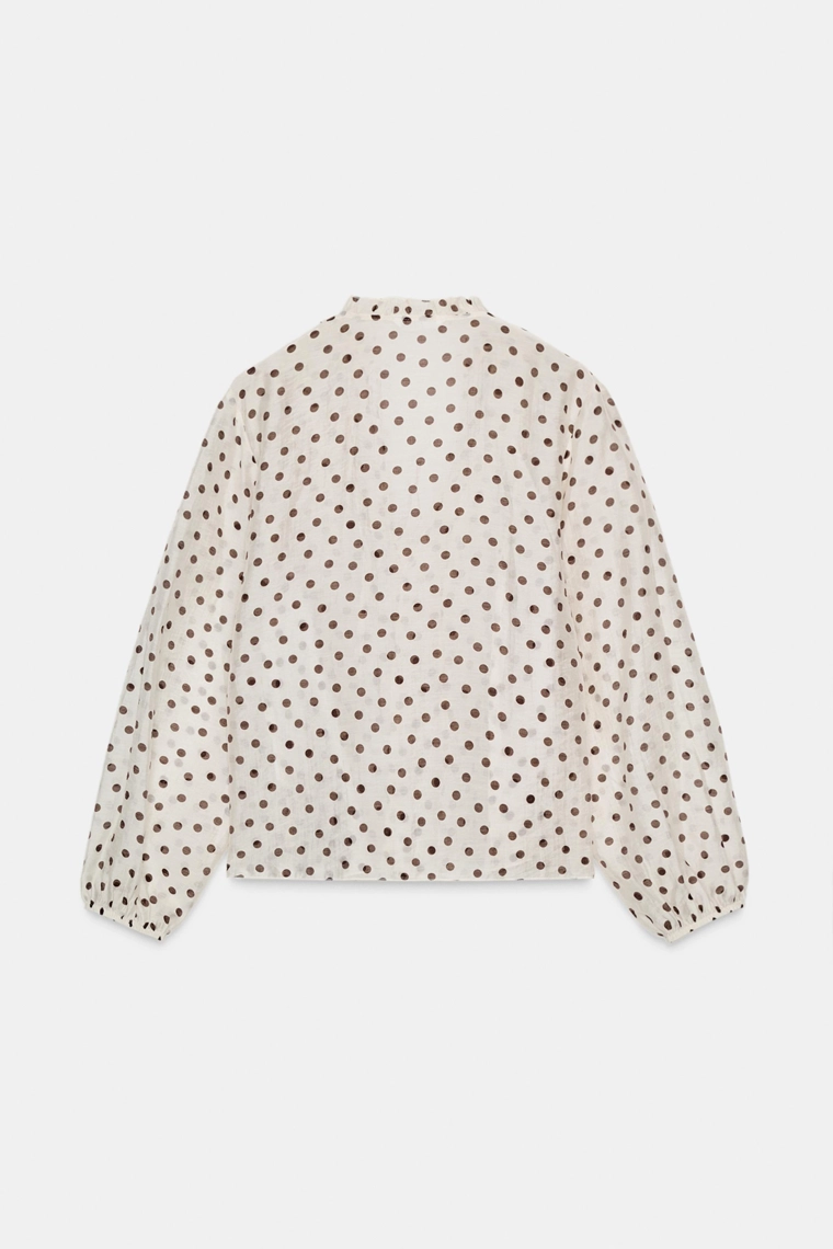Блуза с оборками и горошками