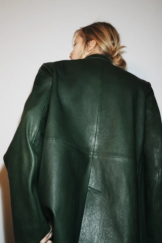 Укороченный кожаный блейзер с двубортной застежкой Zara «ZW» 
