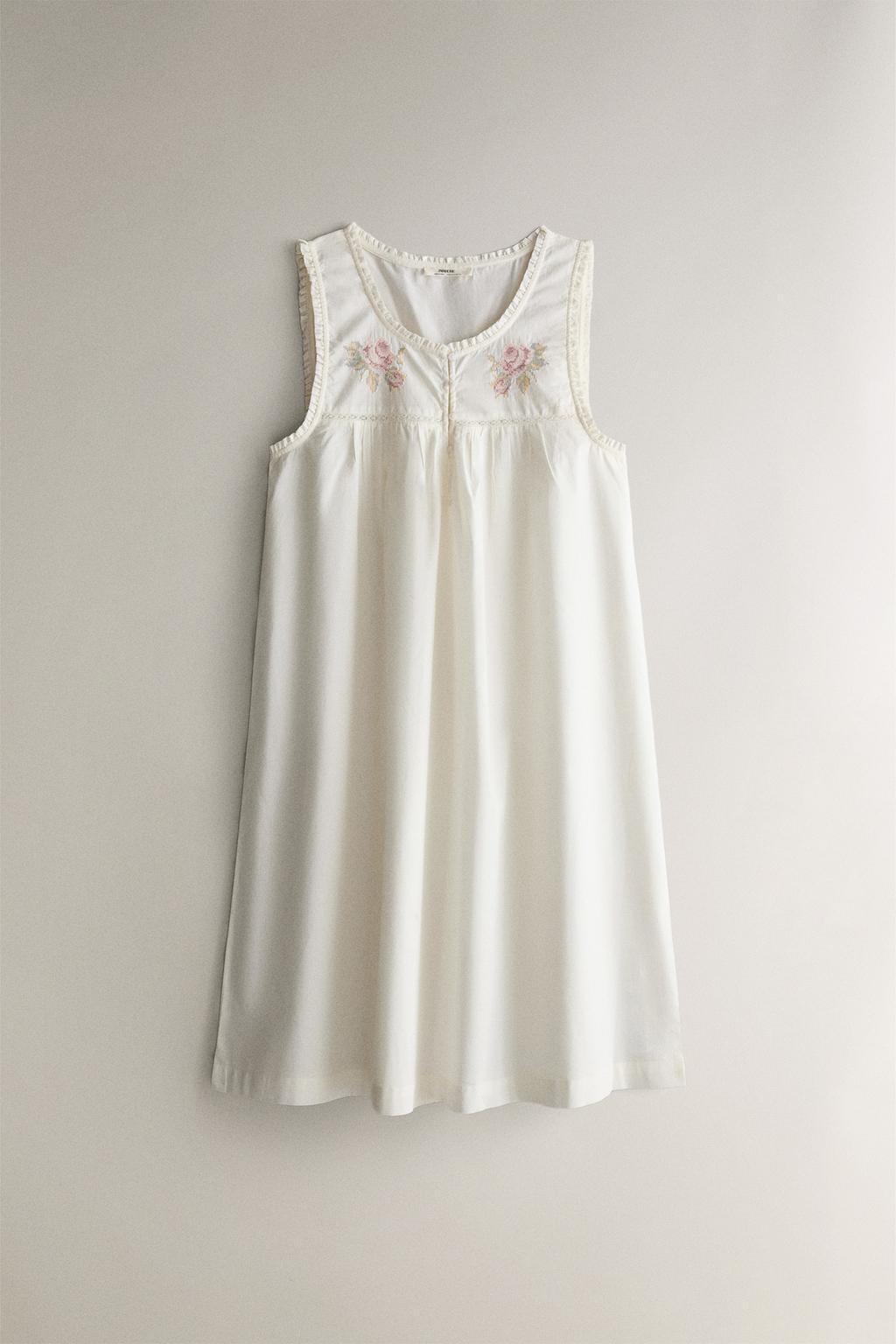 Хлопковое ночное платье с вышивкой