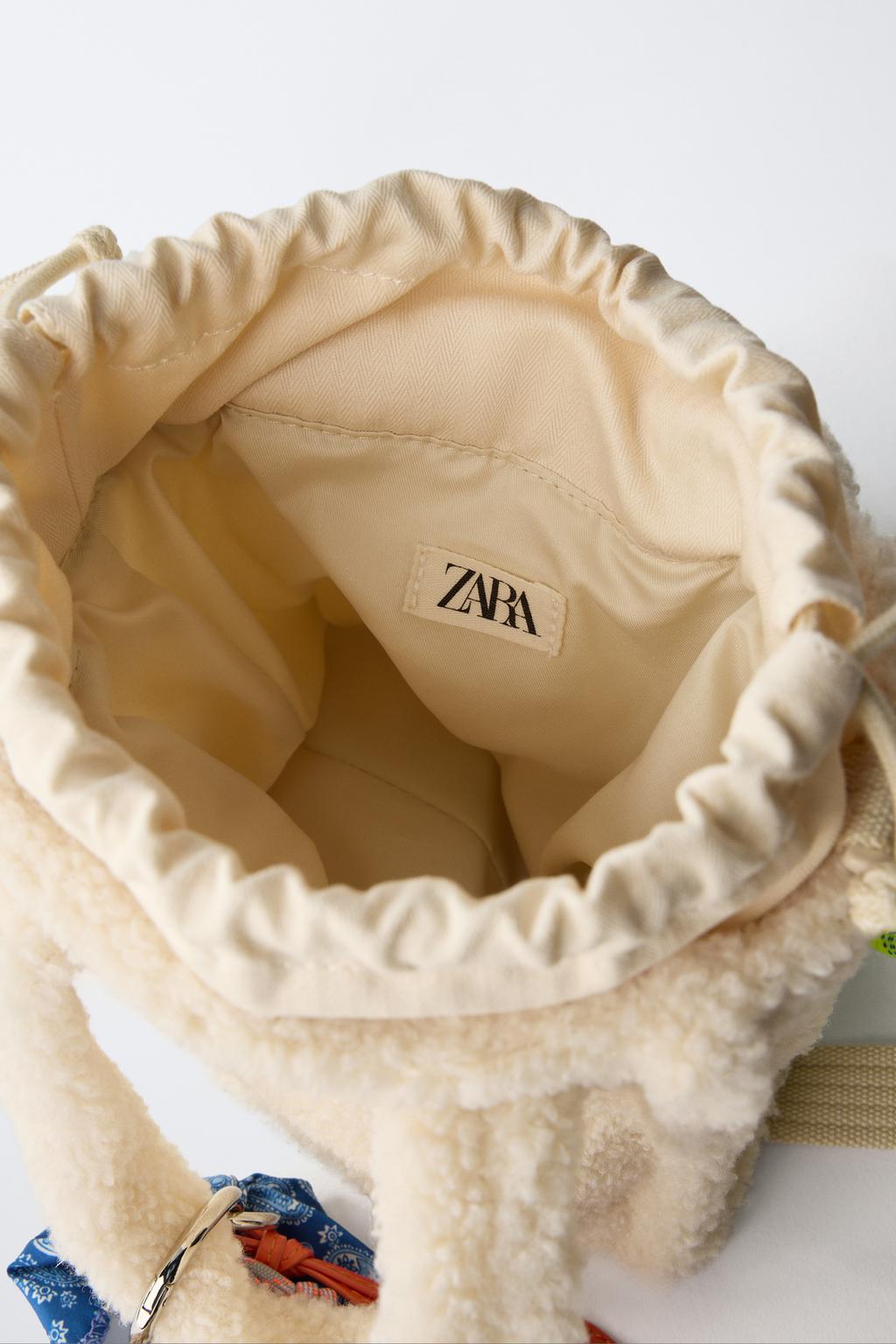 Сумка через плечо с искусственным мехом и подвеской