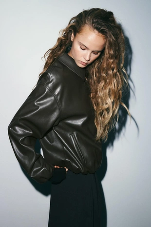 Куртка из искусственной кожи с эластичными вставками- Заказать в России