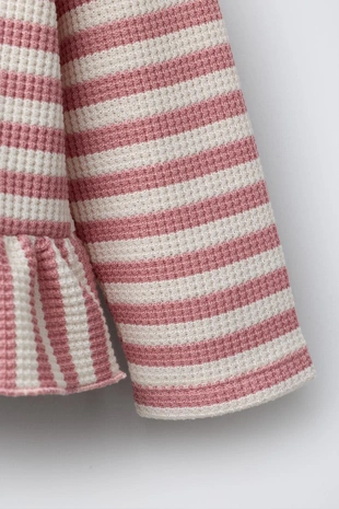 Вафельная футболка с баской в полоску- Заказать в России