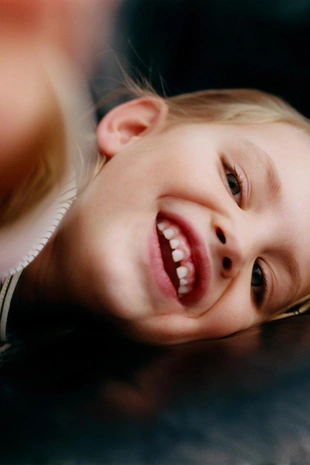 Футболка в полоску с вышитыми сердцами- Заказать в России