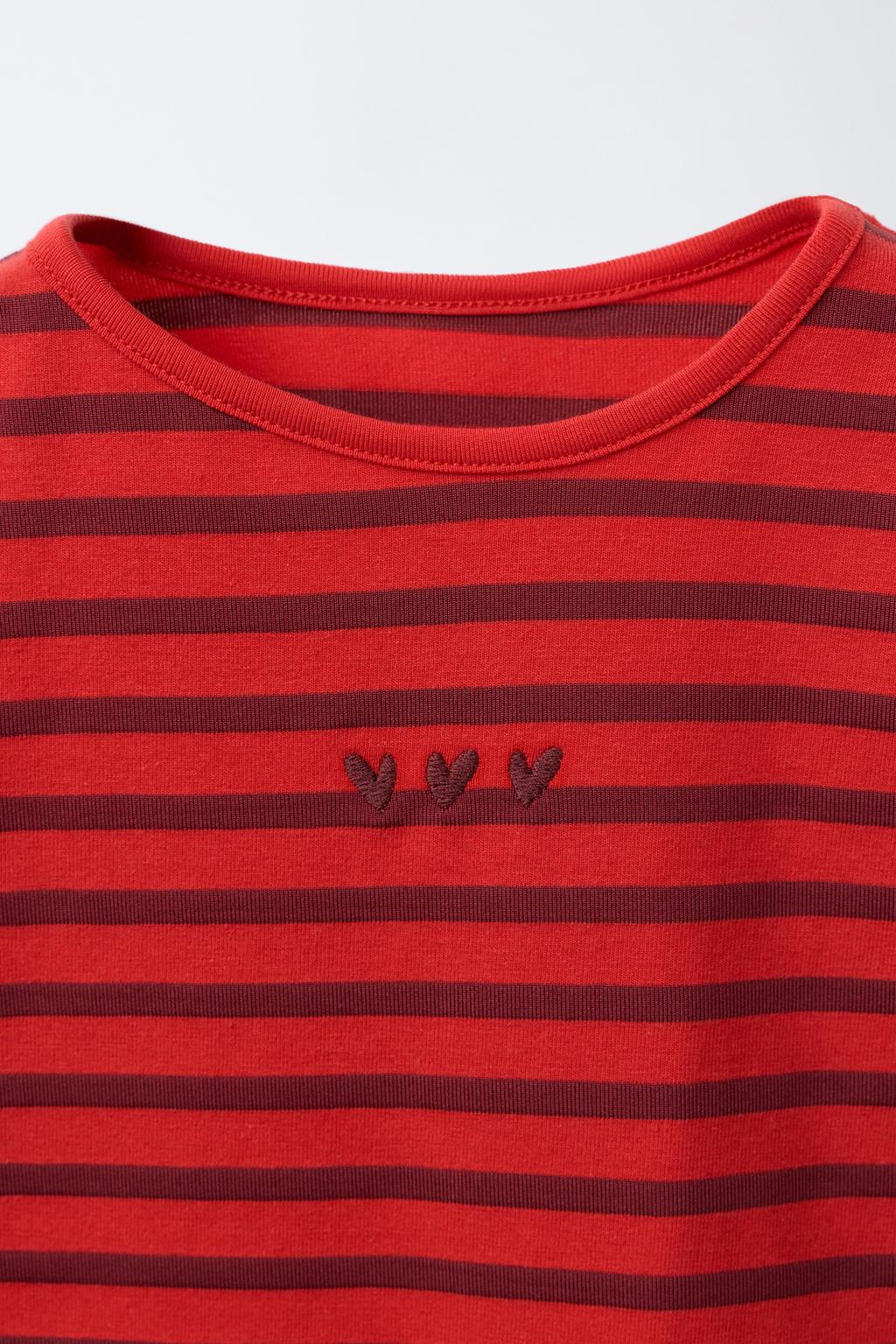 ФУТБОЛКА В ПОЛОСКУ С ВЫШИТЫМИ СЕРДЦАМИ