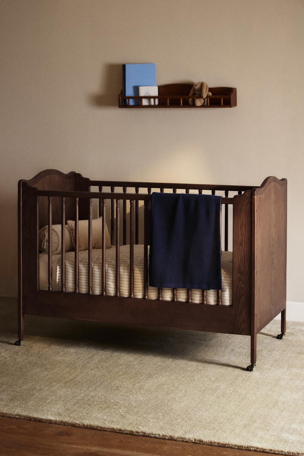 Деревянная детская кроватка из ясеня