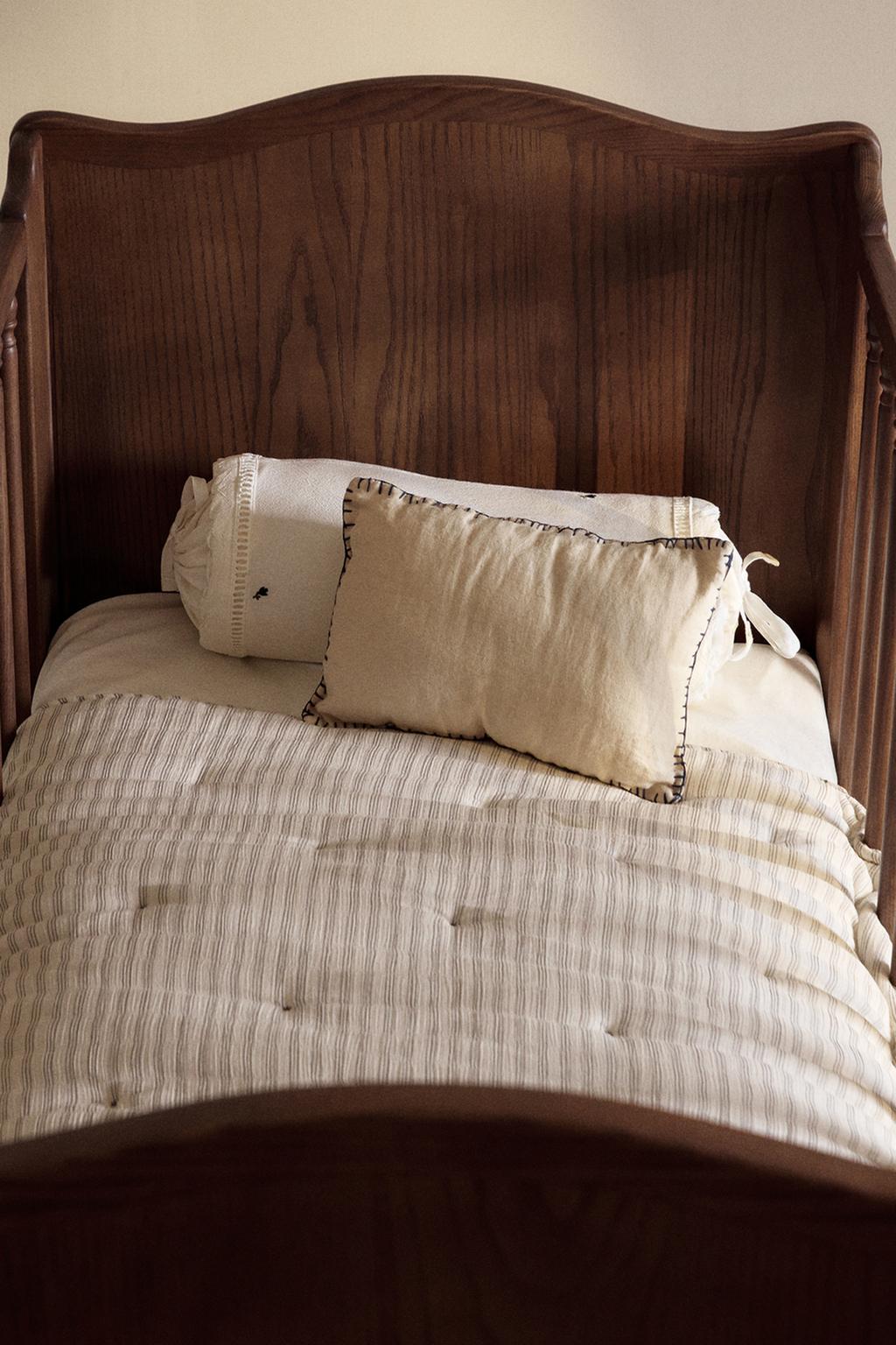 Деревянная детская кроватка из ясеня