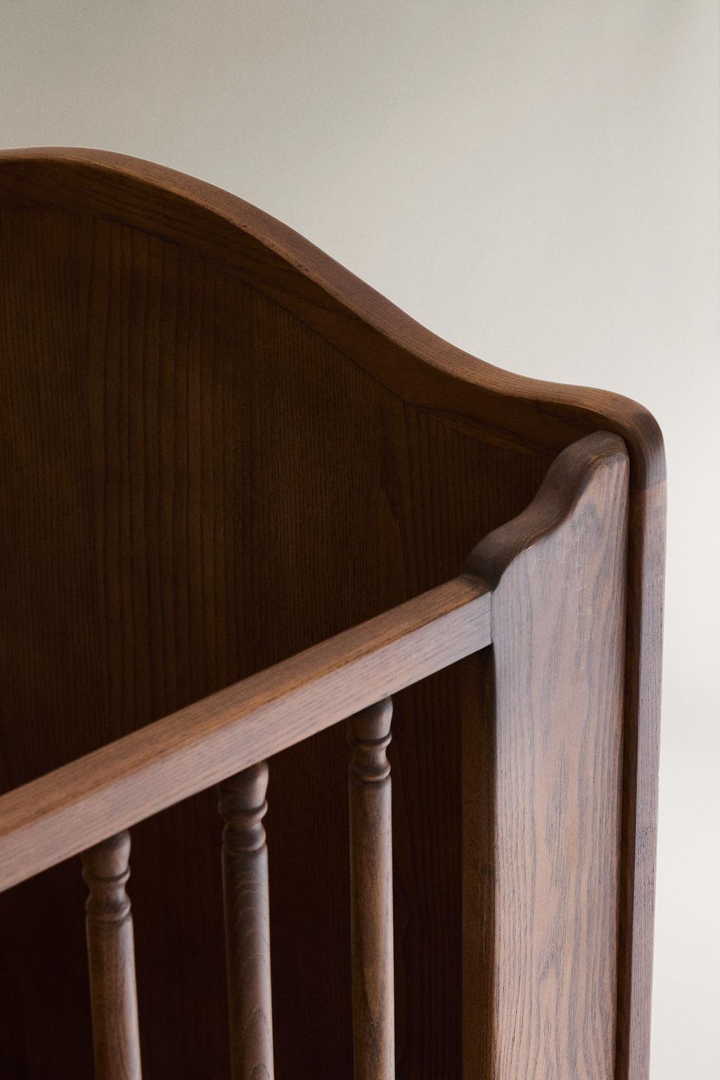 Деревянная детская кроватка из ясеня