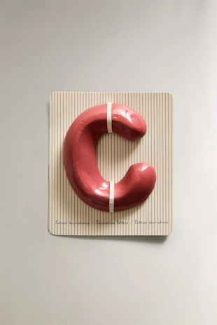 Декоративная стена в виде буквы- Заказать в России