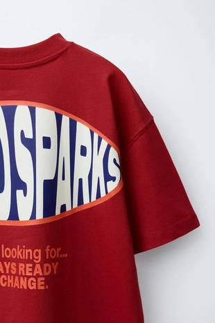 Футболка с рельефным логотипом- Заказать в России