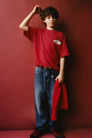 Футболка с рельефным логотипом- Заказать в России