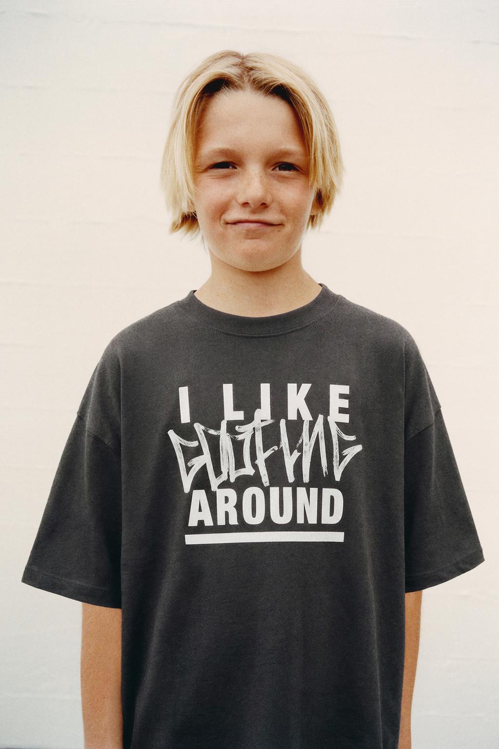 ФУТБОЛКА С ПРИНТОМ В СТИЛЕ ГРАФФИТИ