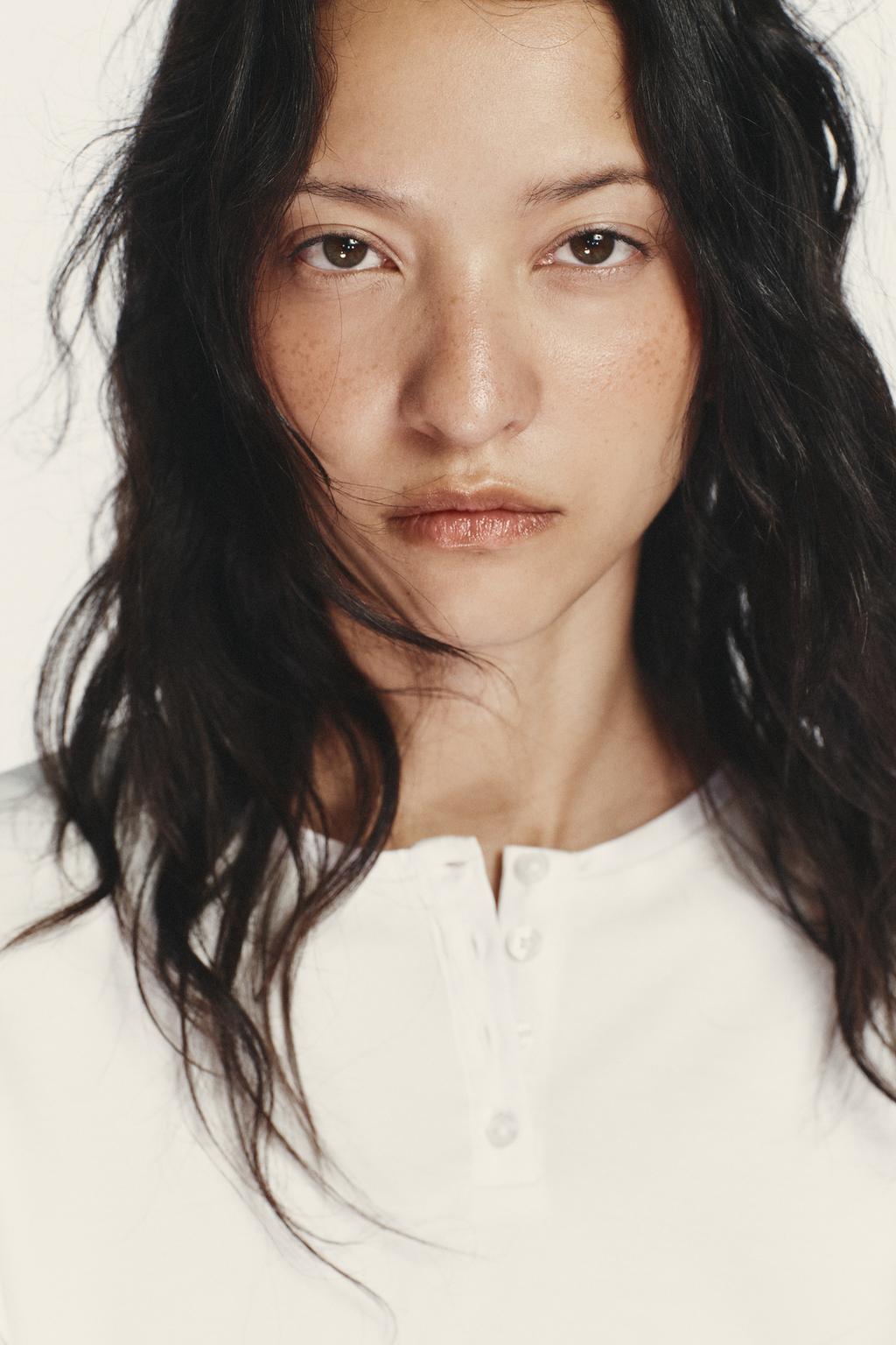 КОРОТКОЕ КОМБИНИРОВАННОЕ ПЛАТЬЕ С РУКАВАМИ «ЛЕТУЧАЯ МЫШЬ»