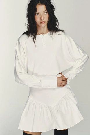 Короткое комбинированное платье с рукавами «летучая мышь»- Заказать в России