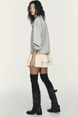 Короткое комбинированное платье с воланами- Заказать в России