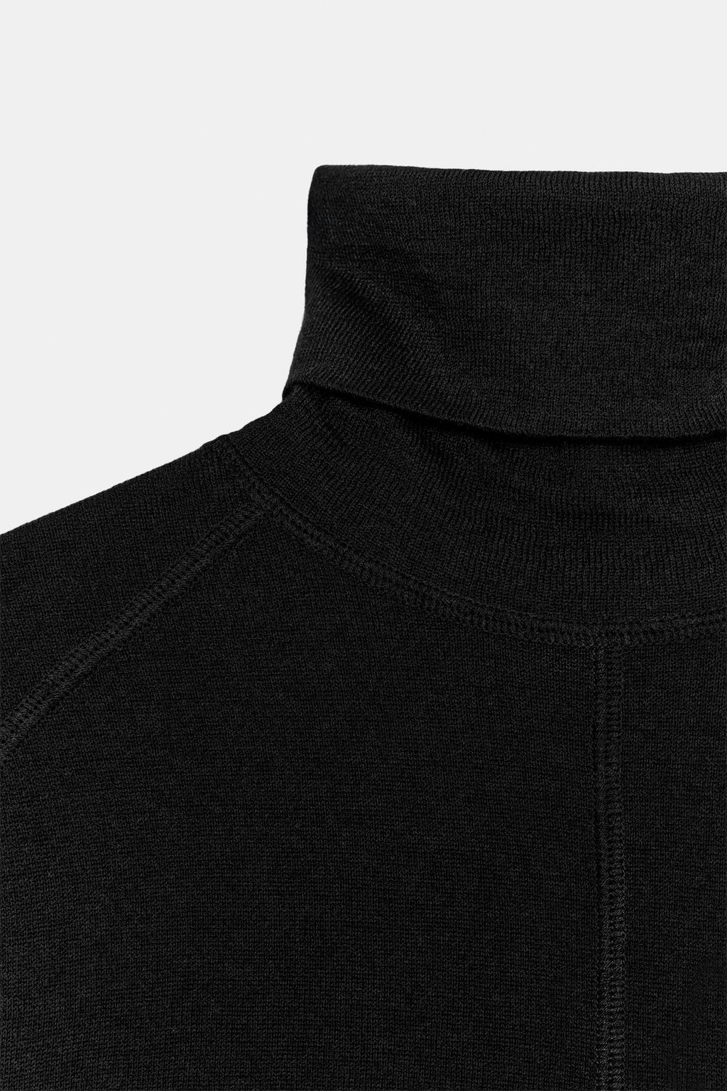 ВЯЗАНЫЙ СВИТЕР С ВЫСОКИМ ВОРОТНИКОМ ИЗ ШЕРСТИ