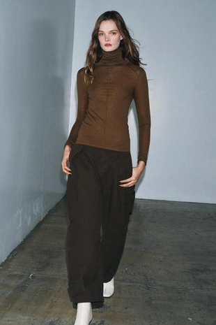 Вязаный свитер с высоким воротником из шерсти- Заказать в России