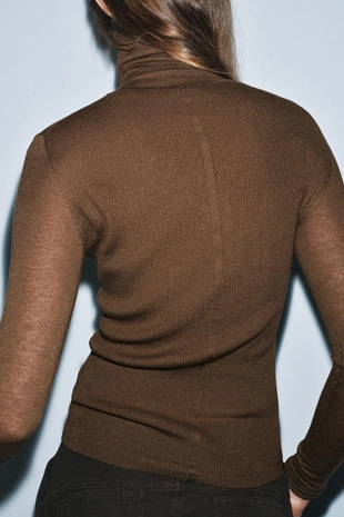 Вязаный свитер с высоким воротником из шерсти- Заказать в России