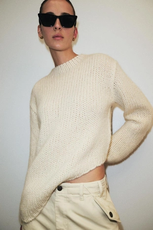 Свитер асимметричного кроя- Заказать в России