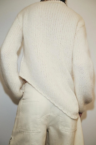 Свитер асимметричного кроя- Заказать в России