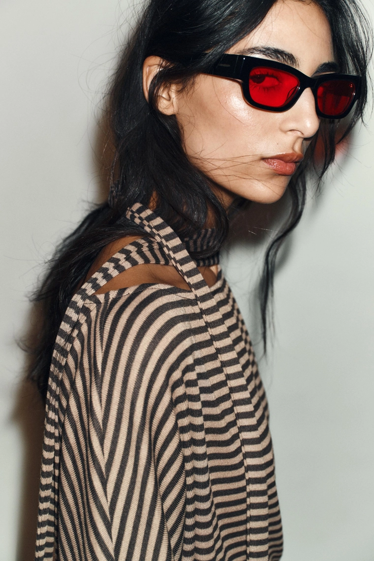 Платье в полоску с поясом