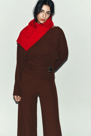 Фактурный топ с пряжкой- Заказать в России