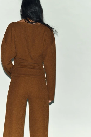 Фактурный топ с пряжкой- Заказать в России