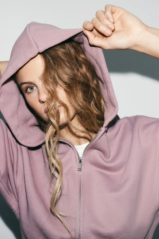 Укороченная толстовка с капюшоном- Заказать в России