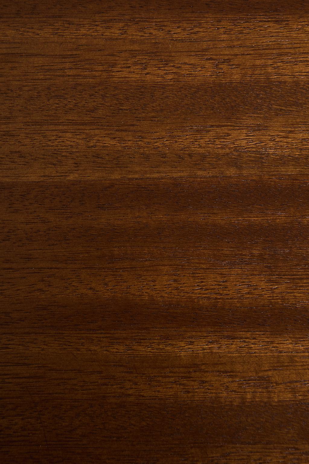 Темная деревянная отдельная предметная мебель