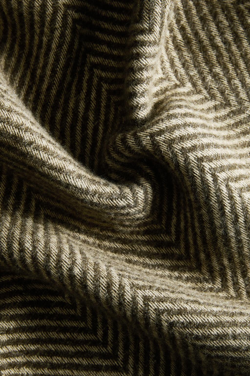 Плед в узоре «коса»