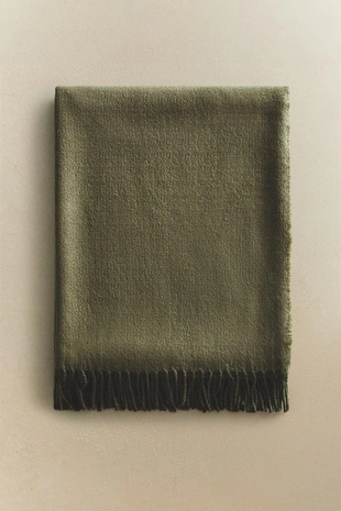 Плед с бахромой и декоративной отделкой- Заказать в России