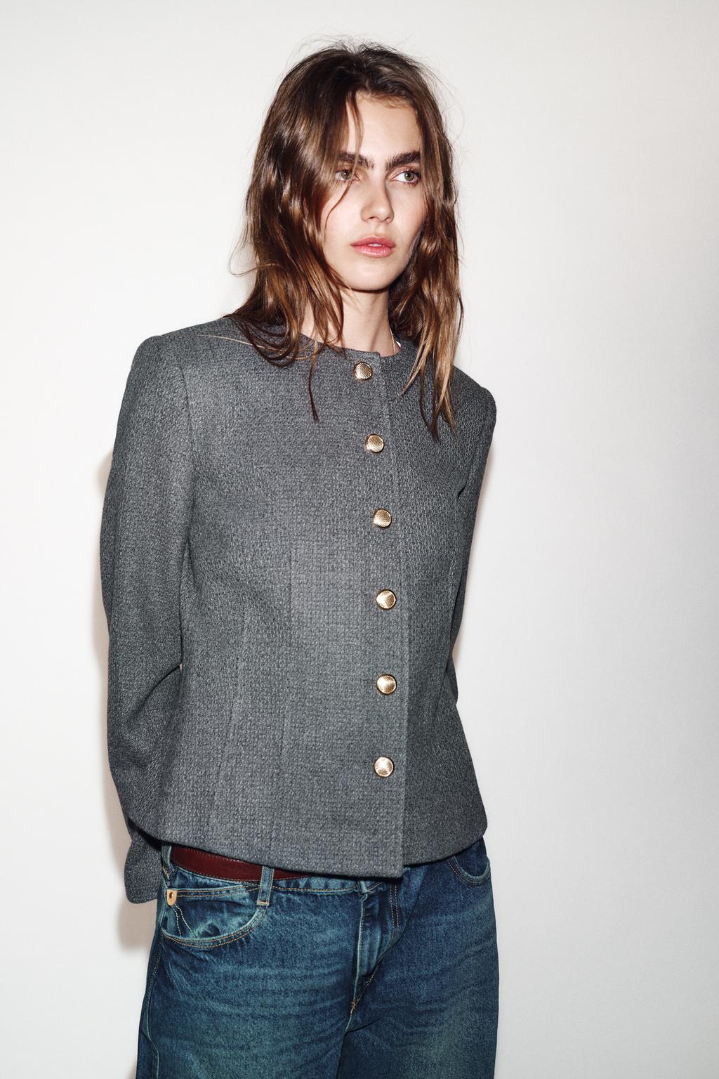 БЛЕЙЗЕР ОБЛЕГАЮЩЕГО КРОЯ С КРУГЛЫМ ВЫРЕЗОМ