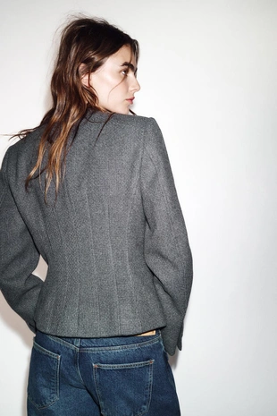 Блейзер облегающего кроя с круглым вырезом- Заказать в России