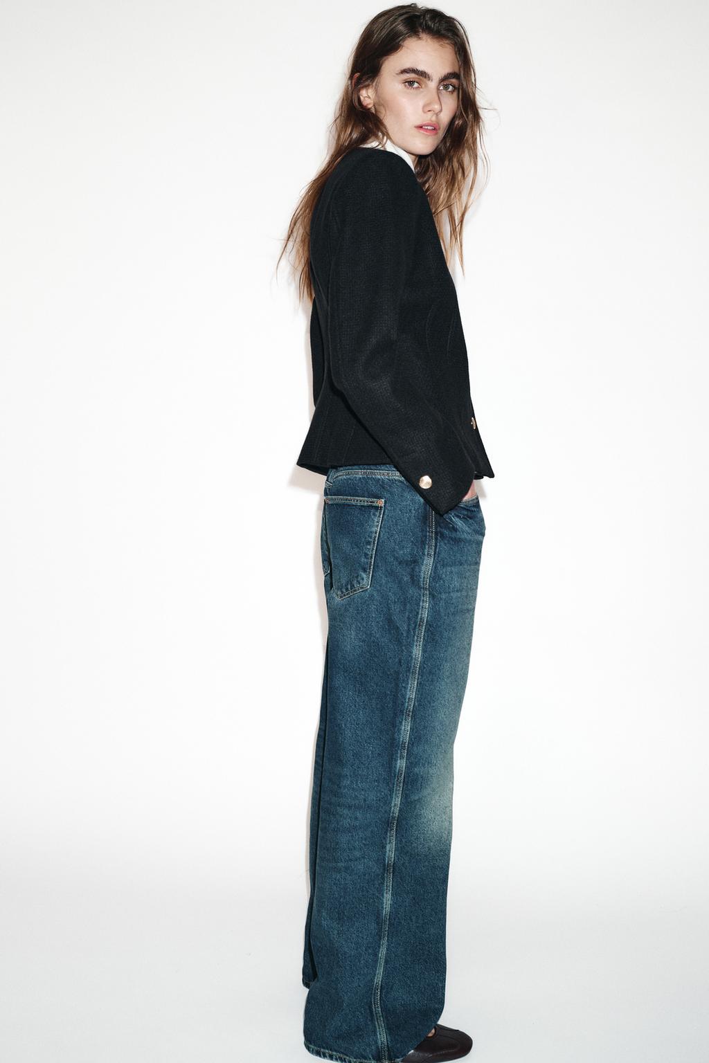 БЛЕЙЗЕР ОБЛЕГАЮЩЕГО КРОЯ С КРУГЛЫМ ВЫРЕЗОМ