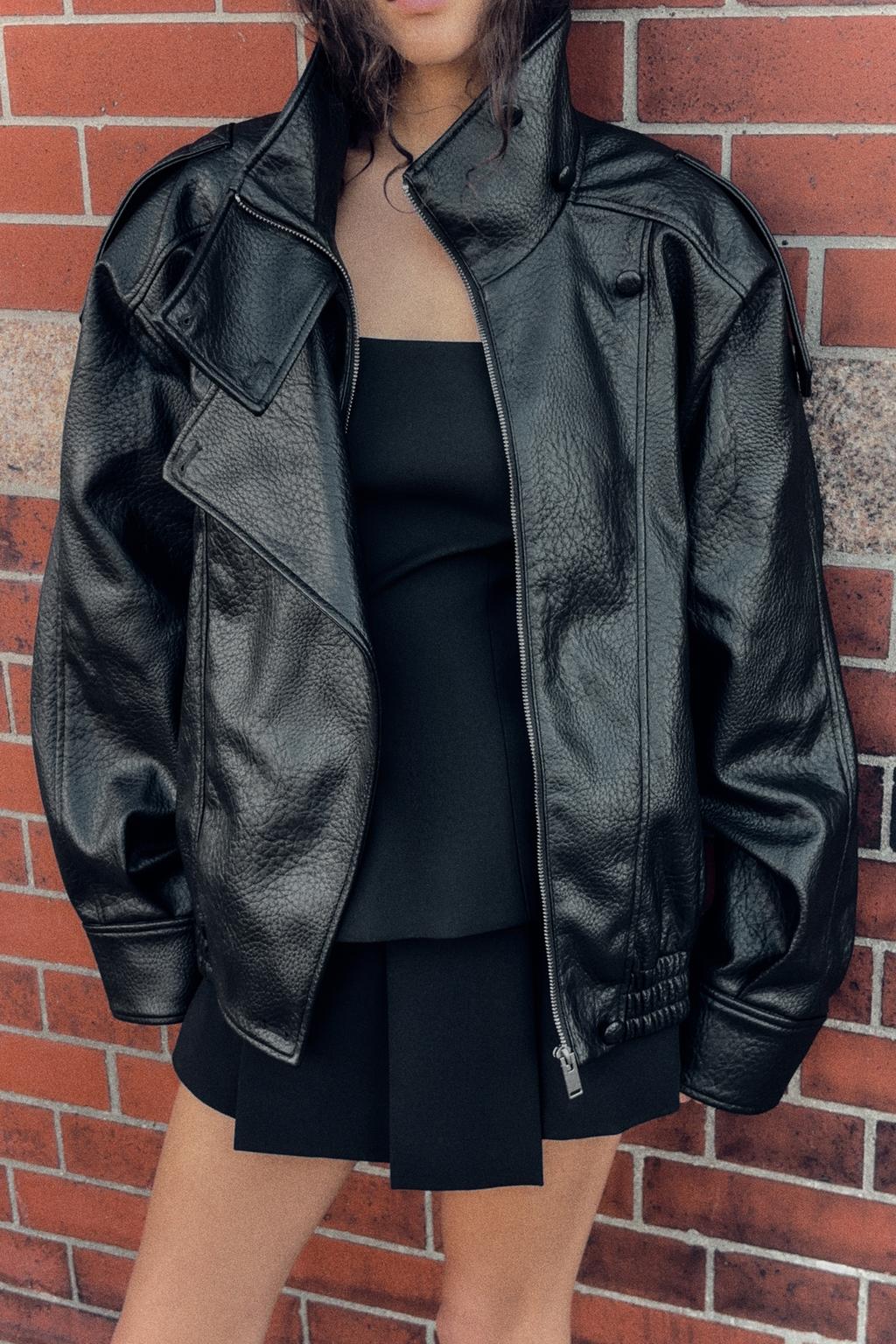 КУРТКА ИЗ ИСКУССТВЕННОЙ КОЖИ