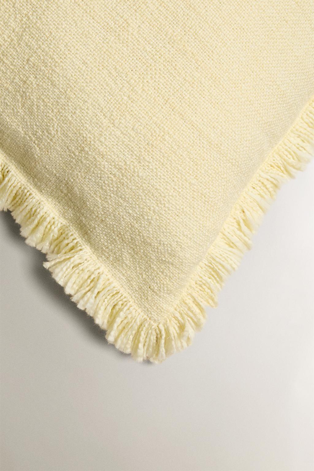 Чехол для подушки с бахромой